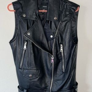 Men F21 Faux leather sleeveless biker vest/jacket